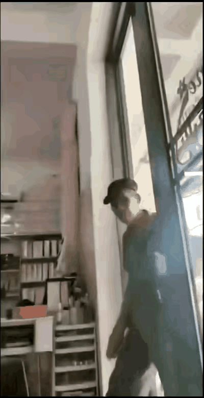 我靠！都瘦成啥了，还不老实点……我也是服了[灵光一闪][微笑][机智]