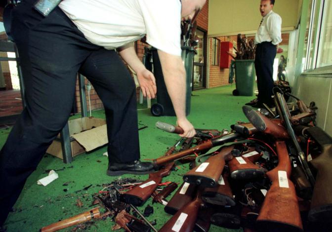 “让更多的枪支离开我们的街道”——澳大利亚宣布启动大规模枪支回购方案。

悉尼邦