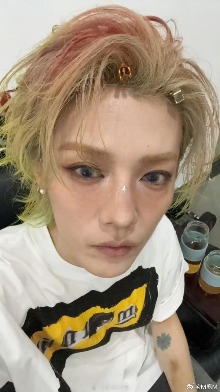 鹿晗今日份自拍营业🤳 ​​​