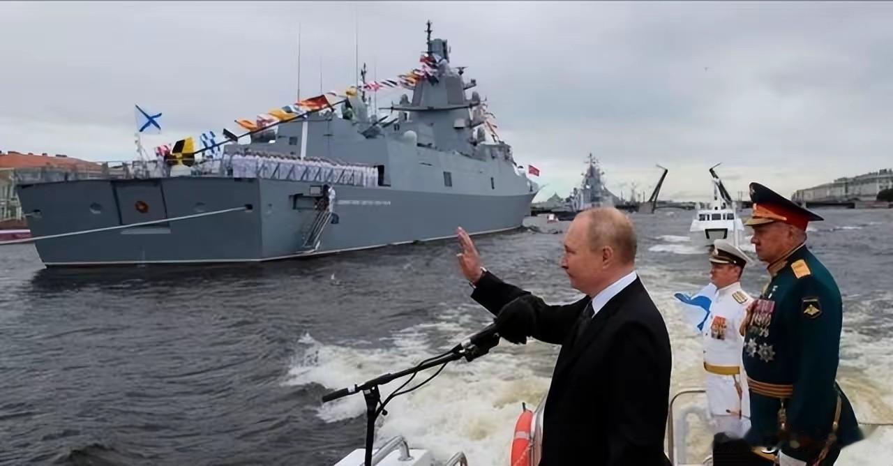 俄罗斯军事分析家康斯坦丁·西夫科夫（有海军背景）预测全球海战只有俄罗斯能击败美军