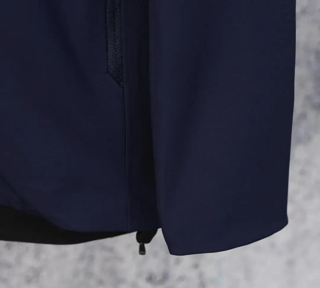 深蓝外套穿一次就回本
 
去年冬天我花三千多买件始祖鸟软壳，穿到现在只洗过两次，