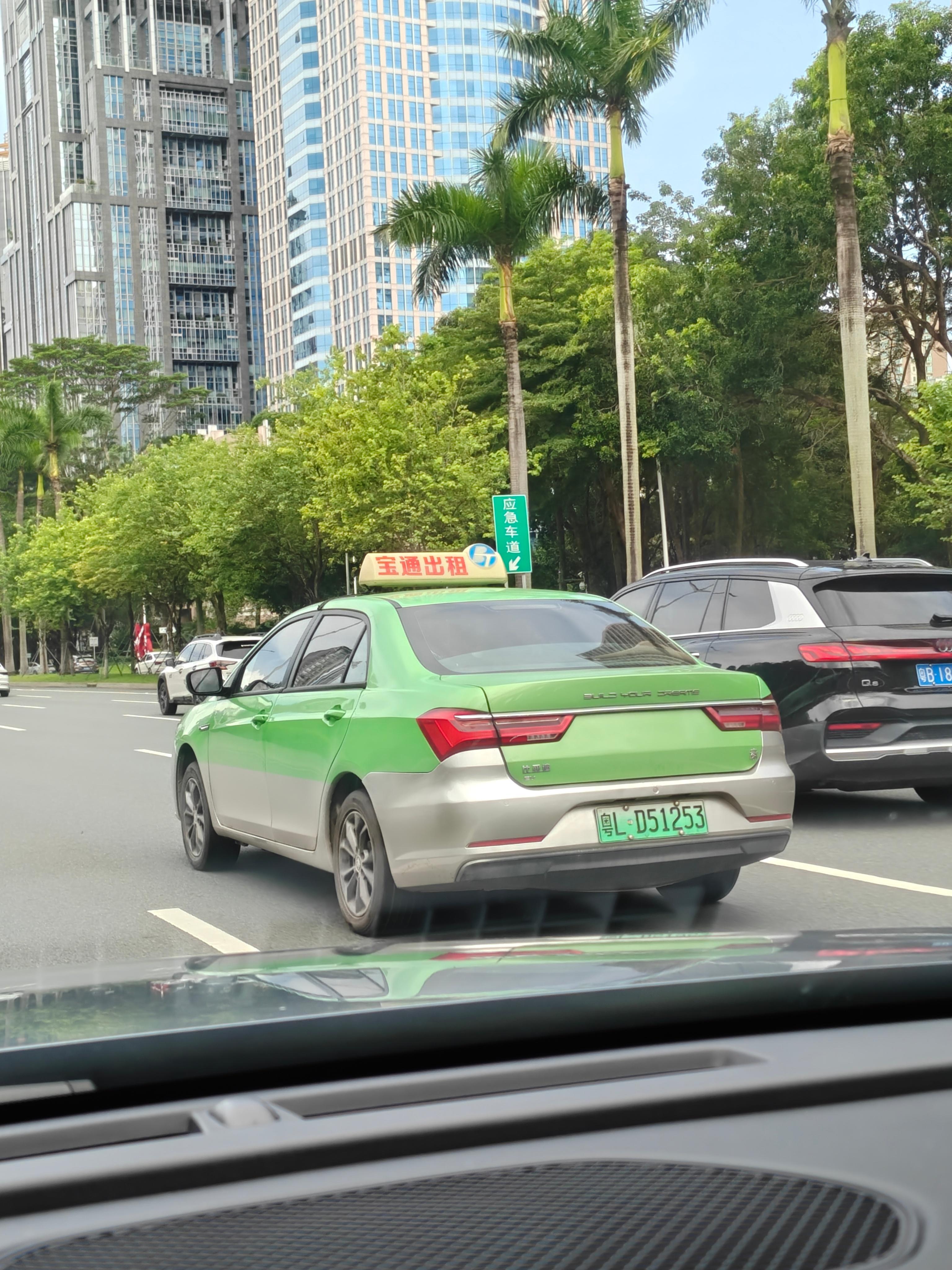 卷不卷，惠州的出租车师傅生意做到了深圳[偷笑]  ​​​