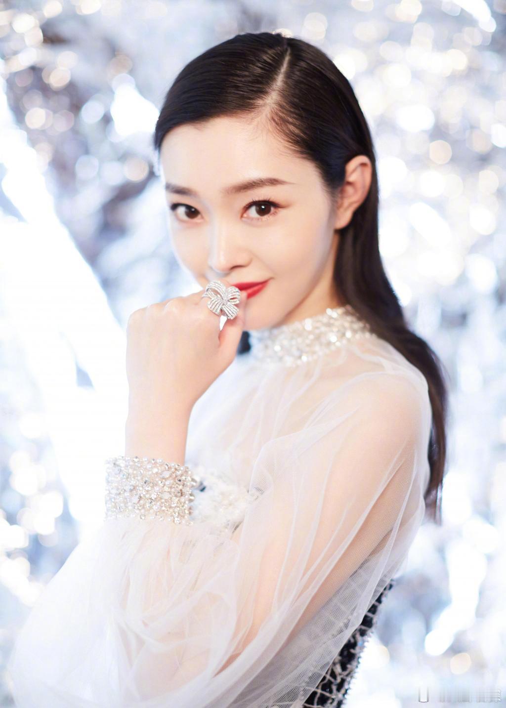 庆余年女主和女配颜值都好高!!!!李沁和宋轶两个人随便哪个拎出来颜值都能吊打圈内