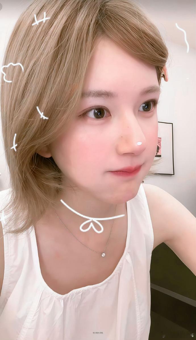 赵露思说我不会再去音乐节了他说粉丝夜排辛苦，而且后排观众可能看不清舞台，自己唱歌