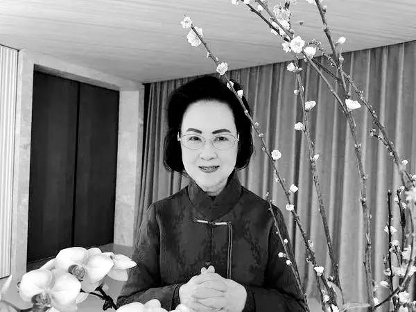 谁懂7080后们此时的心情，琼瑶阿姨真的去了水云间，那里情深深雨濛濛，她做了一帘