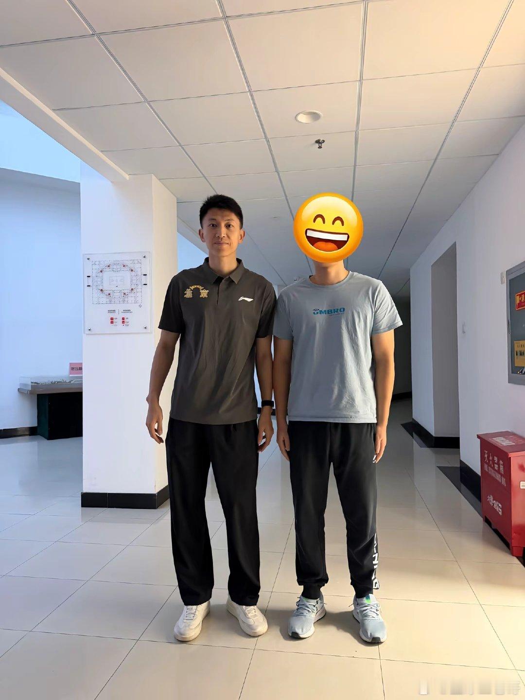 北控男篮与清华男篮交手。小时候带我训练的篮球教练现在在北控队担任助理教练，因此有