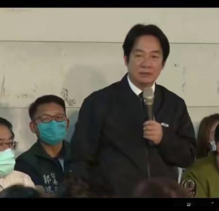 赖清德还没踏上窜美飞机，大陆送给美国三句话，台岛讨论一国两制！
 
台海局势紧张