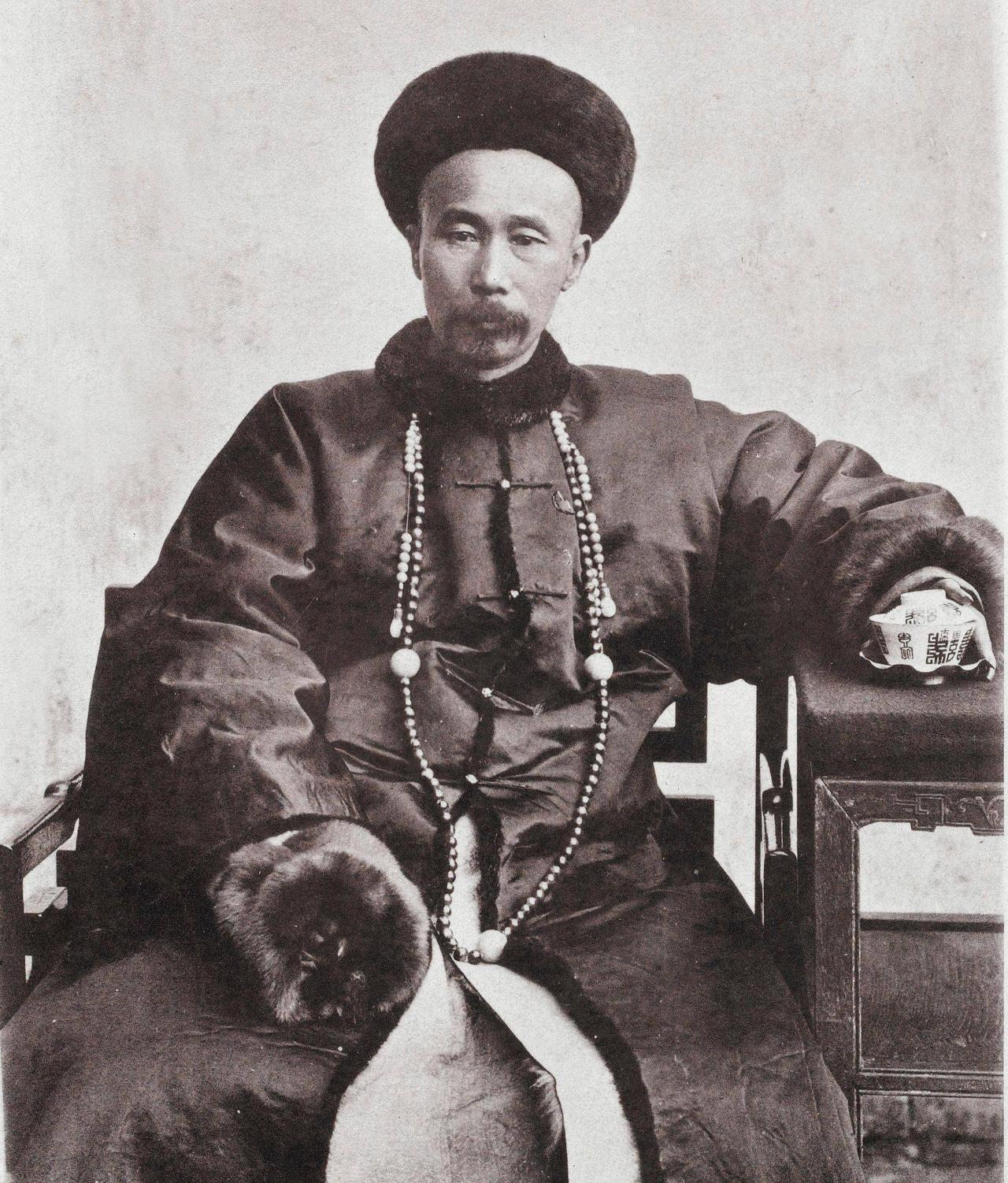 1863年李鸿章大婚，赵小莲立三条家规，竟让他恪守半生 
 
李鸿章在江苏领兵作