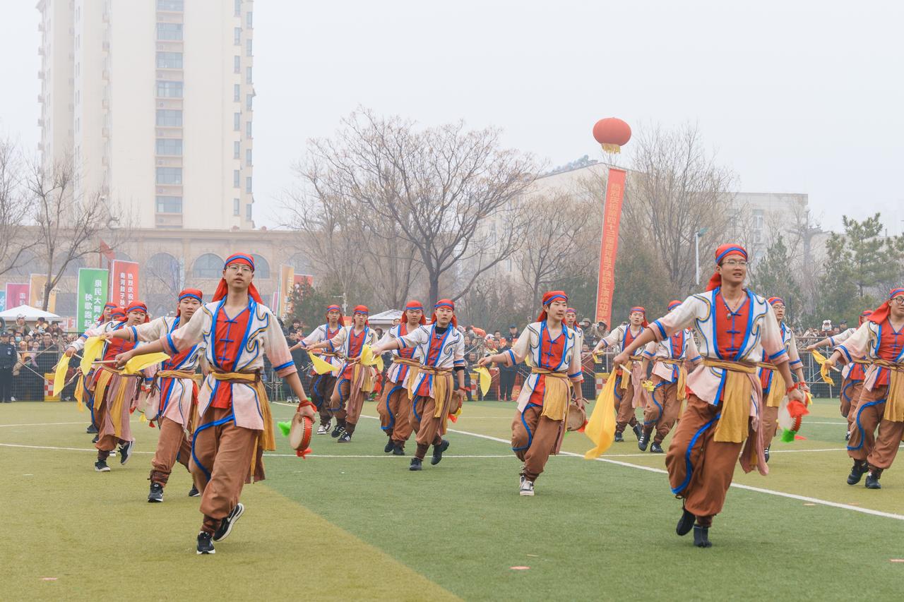 锣鼓喧天辞旧岁，秧歌起舞闹元宵。3月3日上午，第四十三届商河鼓子秧歌汇演在该县全