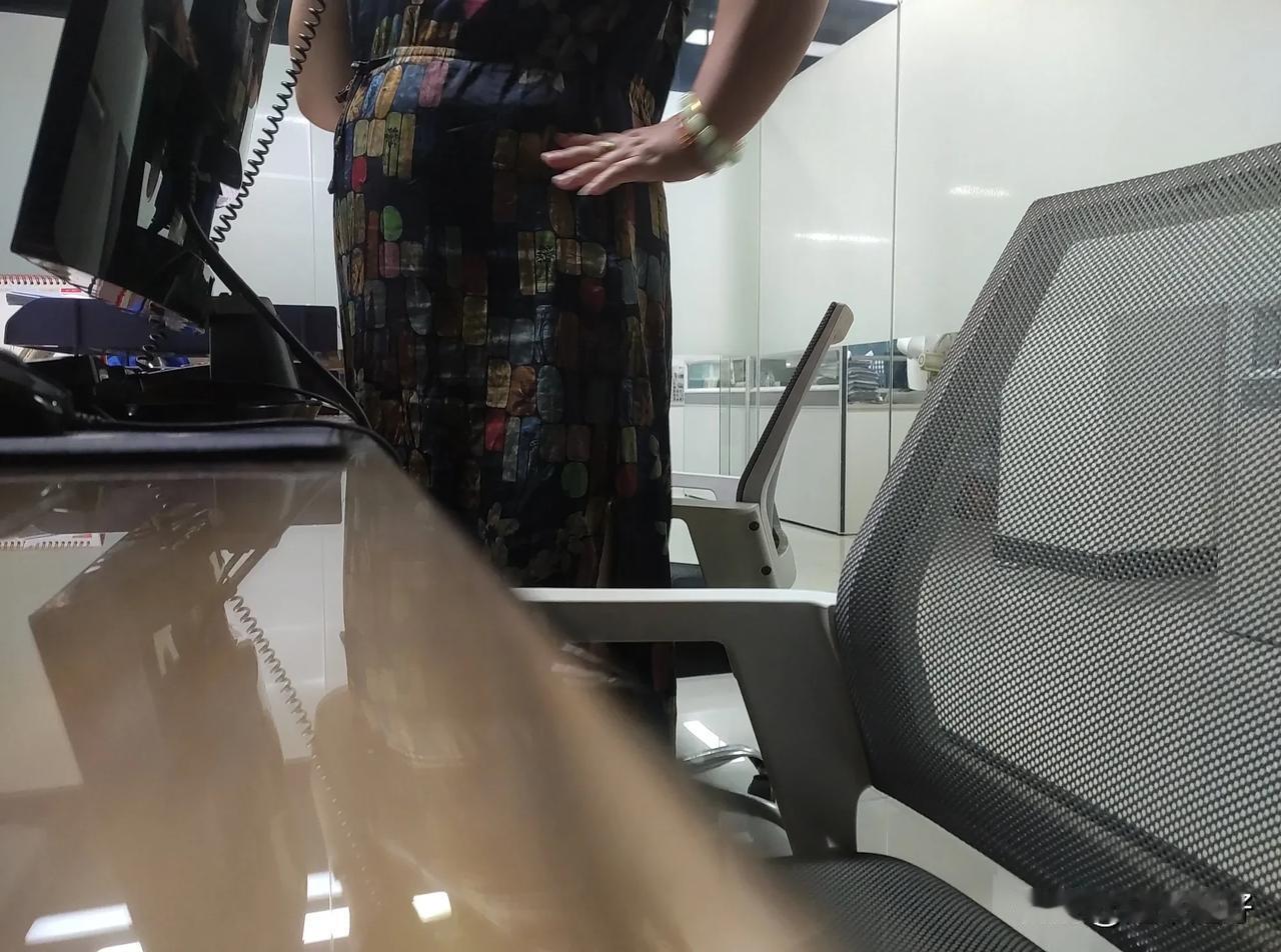 家人们，我们的铁血工厂终于要给牛马买公积金了!
      今天早上部门经理召开