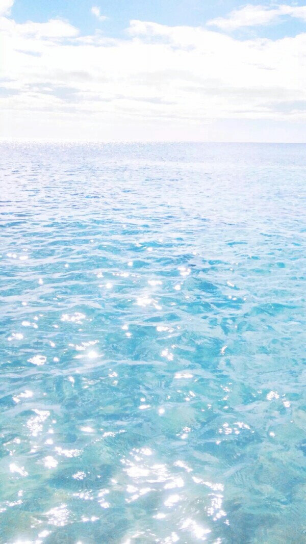 活在这珍贵的人间，太阳强烈，水波温柔。——海子 