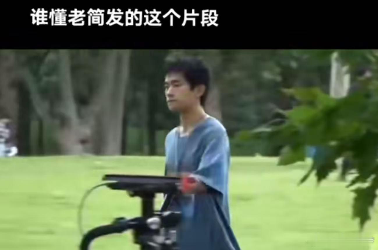 易烊千玺穿过一棵树变了个人  鬼知道我把《小小的我》片场这段花絮给看了多少遍，果