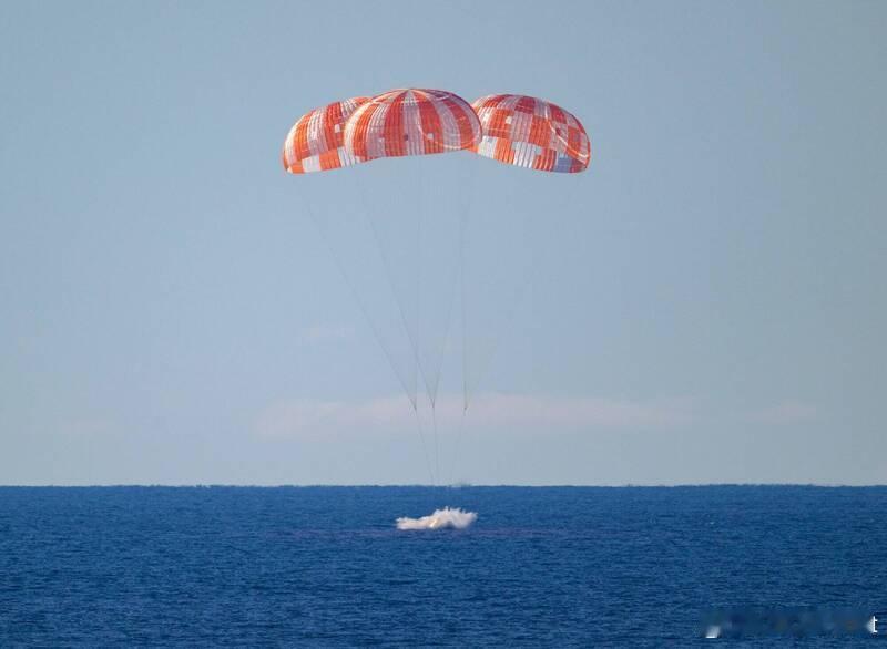 回家了！美国国家航空航天局“阿尔忒弥斯2号”成功溅落太平洋，半个多世纪来首次载人