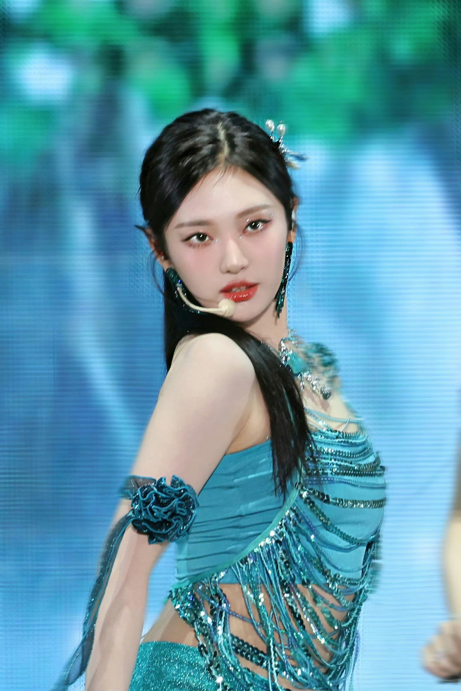 宁艺卓给我的感觉就是气场霸道但是又漂亮的让人挪不开眼的富婆🫦 ​​​