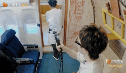 苏醒新家假马尔代夫真春晚现场快乐老友记 陆虎和张远的点餐battle，必须列入《