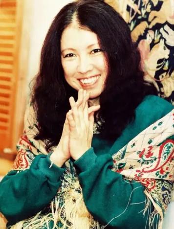 1991年，48岁的三毛因子宫内膜肥厚，住进了台湾荣民总医院，手术的第二天，在医