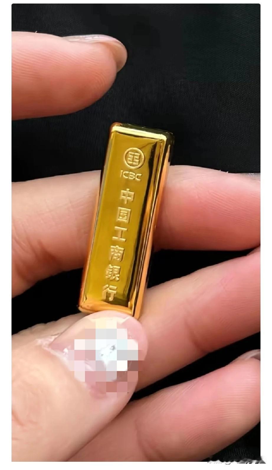 妈呀，黄金暴跌！今天是正月初二，黄金1079元每克，比昨天跌了24元。

今天出
