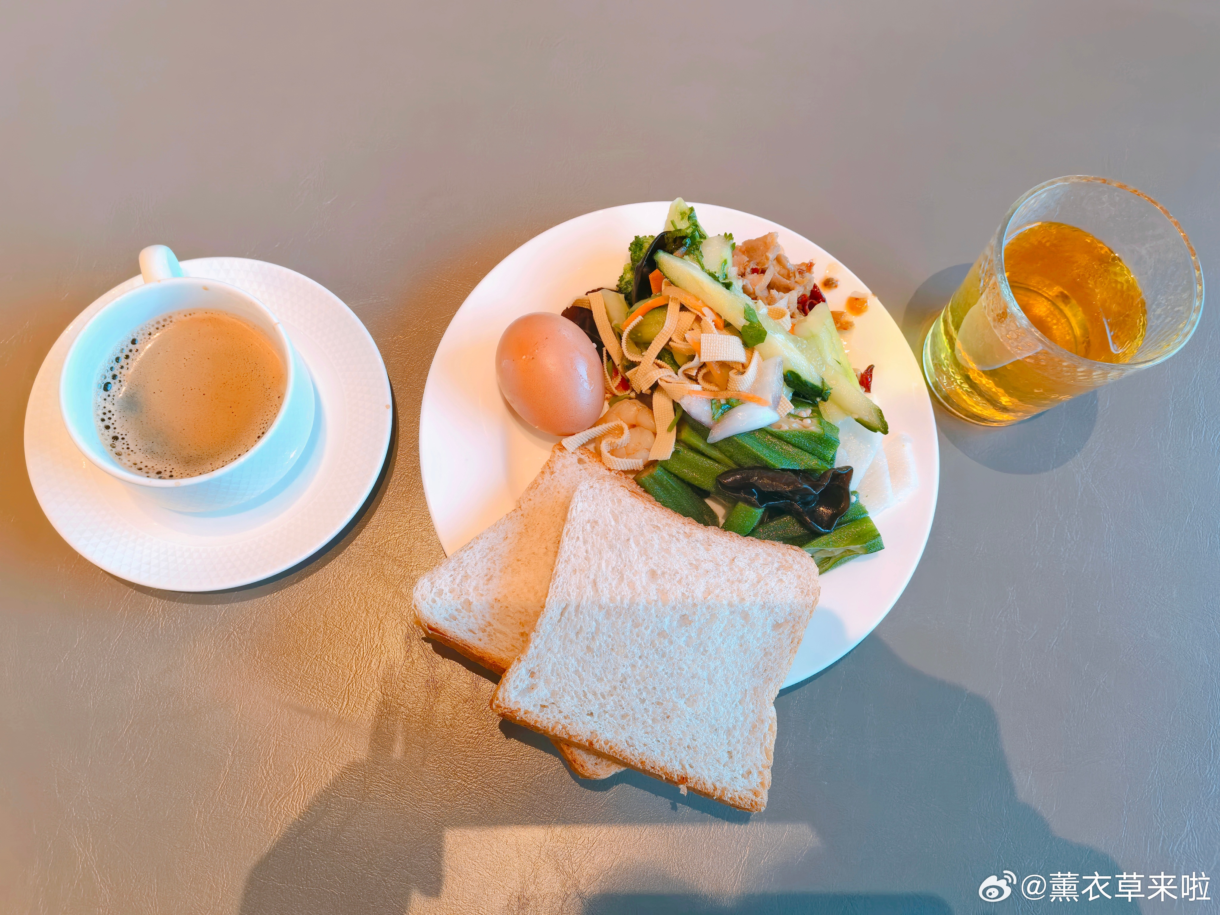 生活手记 今早多吃点，路途有点远，吃饱了才有力气去东方影都。 青岛·海滨风景区