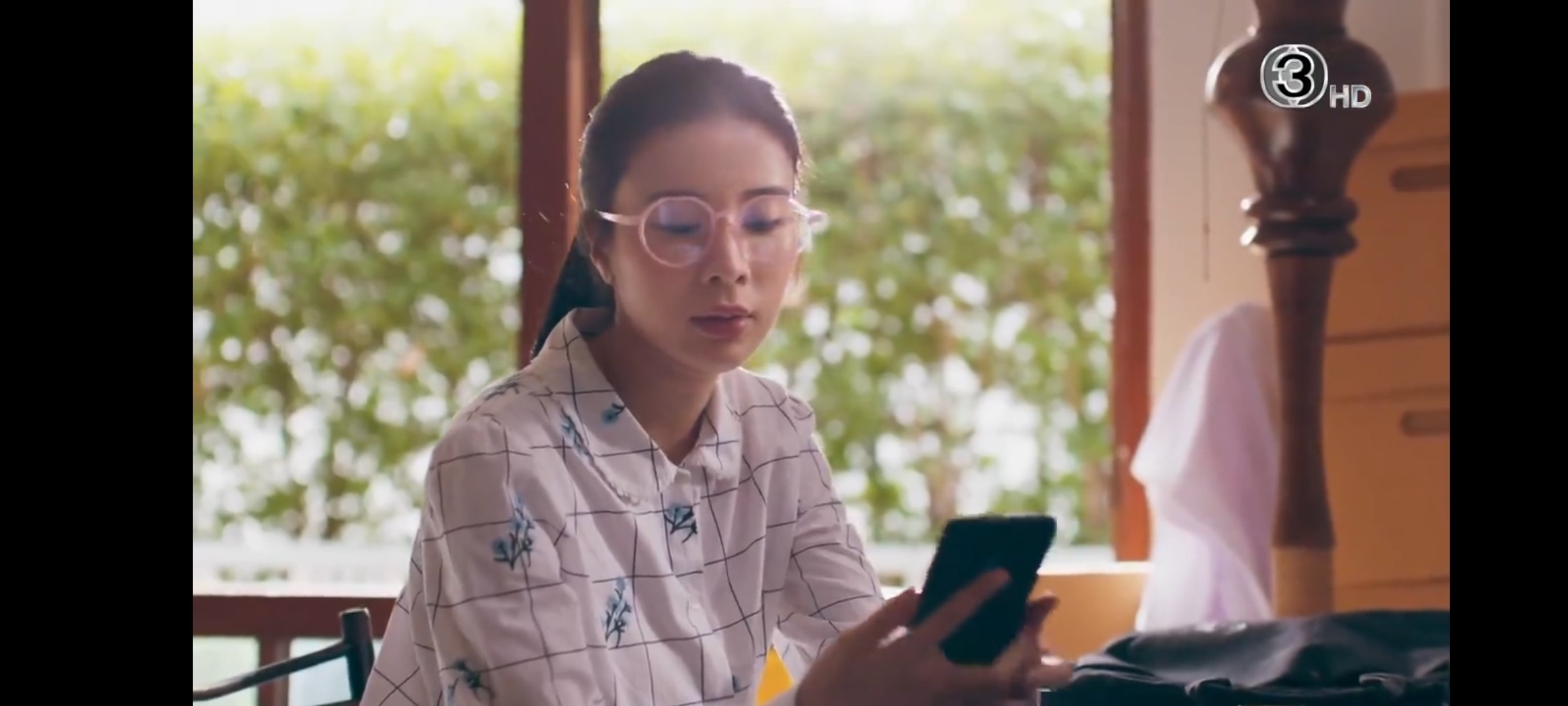 JaneKao 🥥🍰janekao 戴这个粉色眼镜👓太可爱了🤭🤭🤭