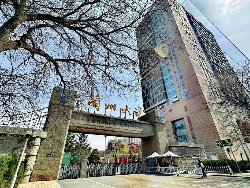 兰州大学为什么把校区建在榆中县，离兰州那么远？

兰州大学选择在榆中县建设新校区