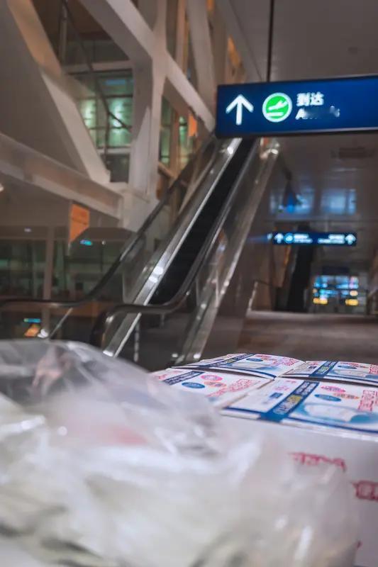 我是坚决不用加油站送的免费纸巾。之前看到重庆有个女子，家里用的加油站免费纸巾，白