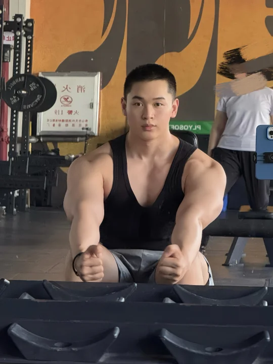 别找那个男的了 行不行？