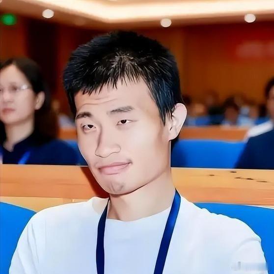 《王虹刚拿奖才两天，人民日报就四次点名她，这下才看清她和韦东奕早就拉开了差距》得