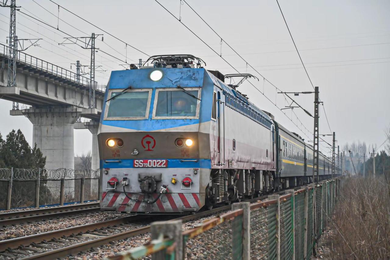 韶山引领过去和谐撑起现在复兴牵引未来