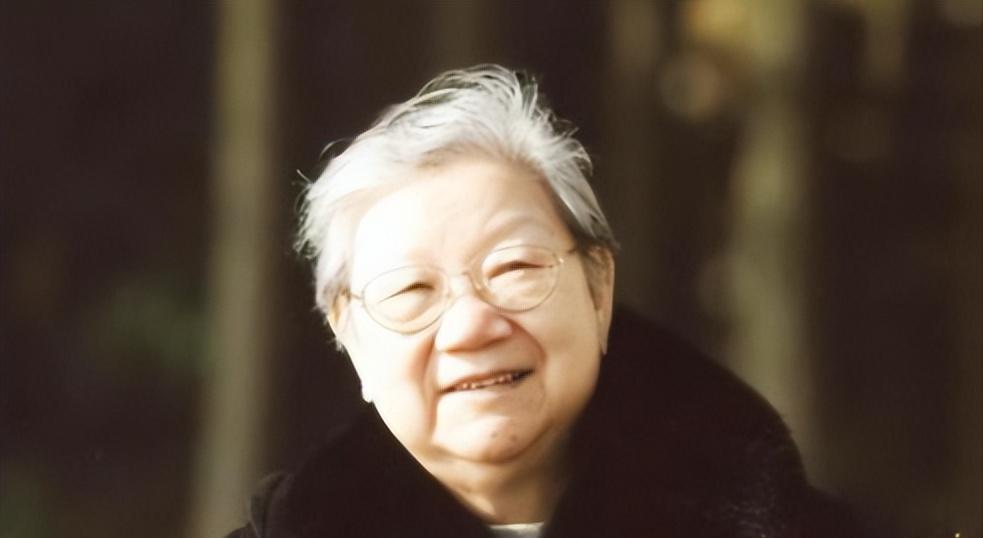 毛岸英牺牲后，刘思齐频繁到中南海看望公公毛主席，不料警卫员却把她的出入证没收。主