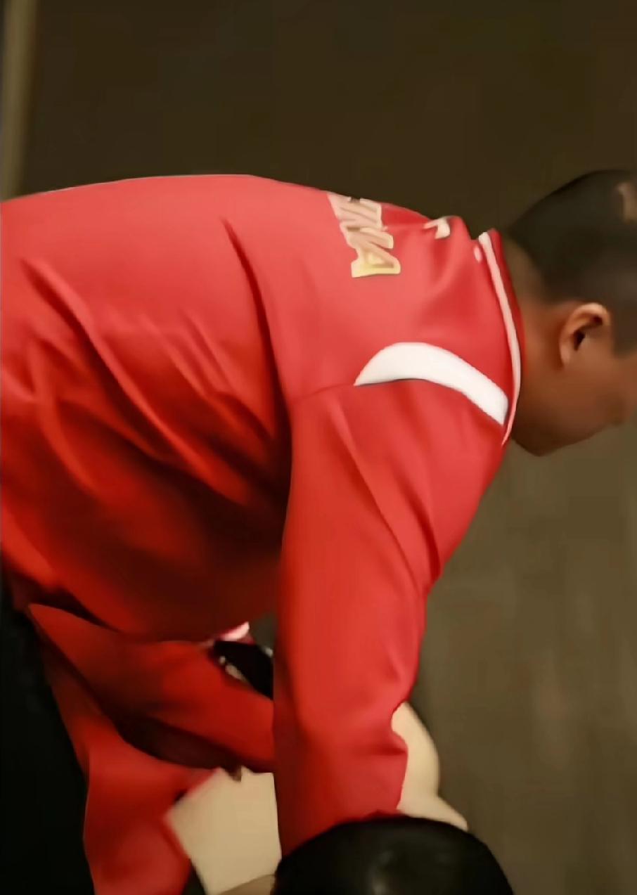 看马琳这一手拉一个，乐开花了。
马琳作为女队主教练，责任心强，任务重。国乒女队也