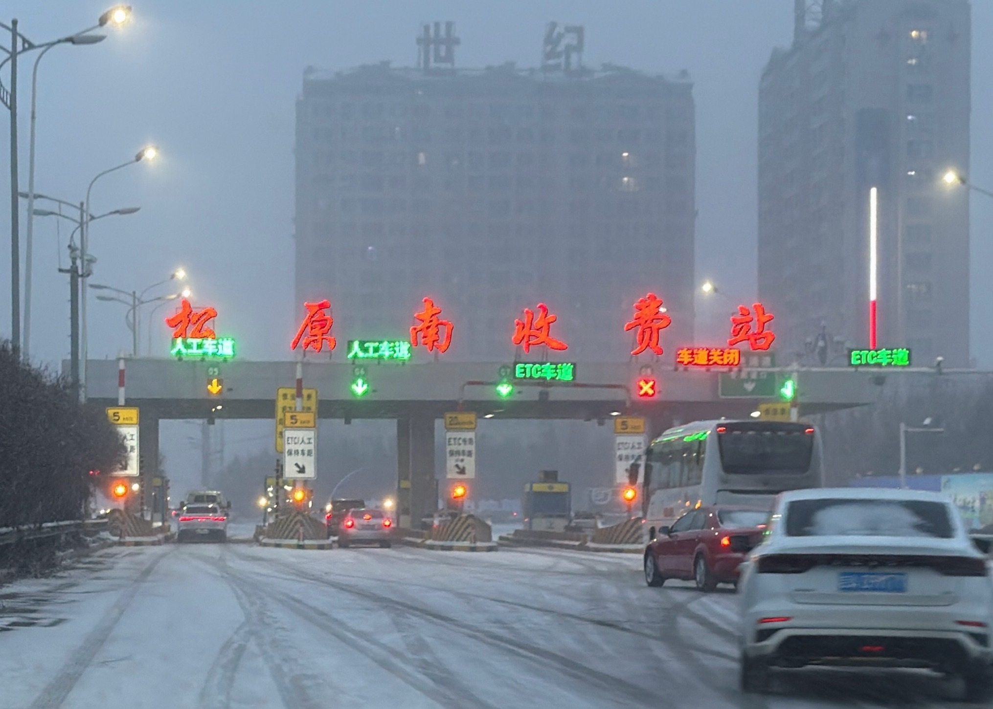 我说 我们去维多利亚娱乐广场看看吧邵琳说 那是开原 这是松原我说 哦对 松原