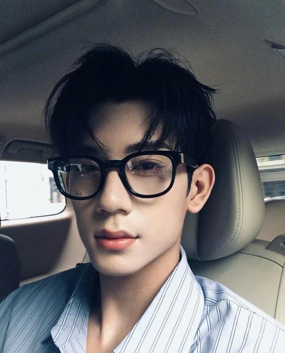 #晚安咪语##林沐然演逐玉的时候才19岁#闪闪发亮的十九岁！把随元青的疯批渣苏感