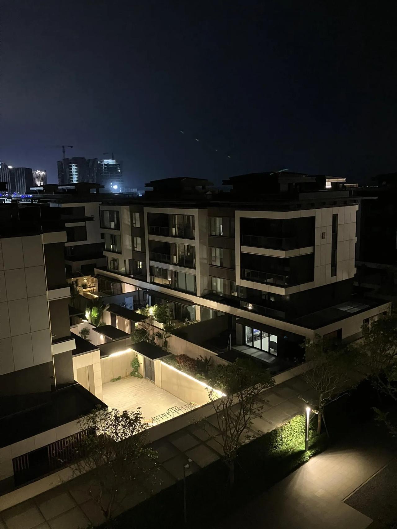 形势真的太差了
前几年接猎头电话接的都烦，今年开始偶尔有个猎头打电话都要高兴一下