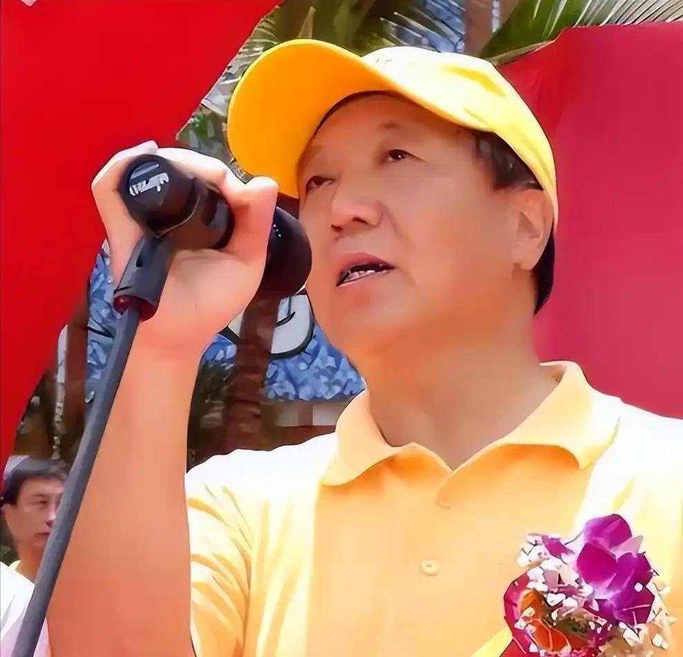 被观音带走了！海南一名叫张辉的男子花8亿打造了一尊，三面一体、108米高的海上观