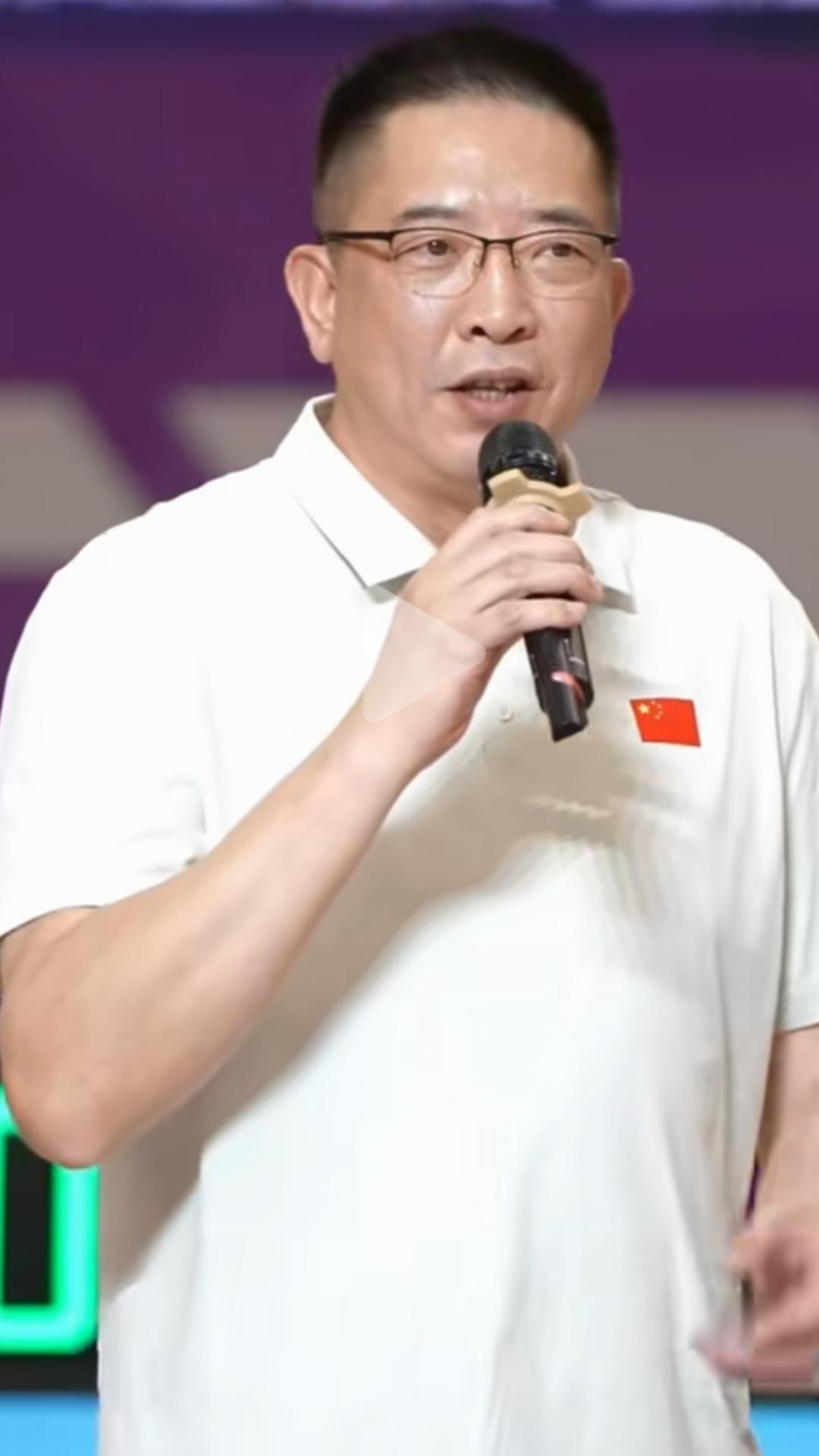 近日中国男篮名宿，江苏省篮协主席胡卫东在出席株洲厂BA 活动时直言:现在全国篮球