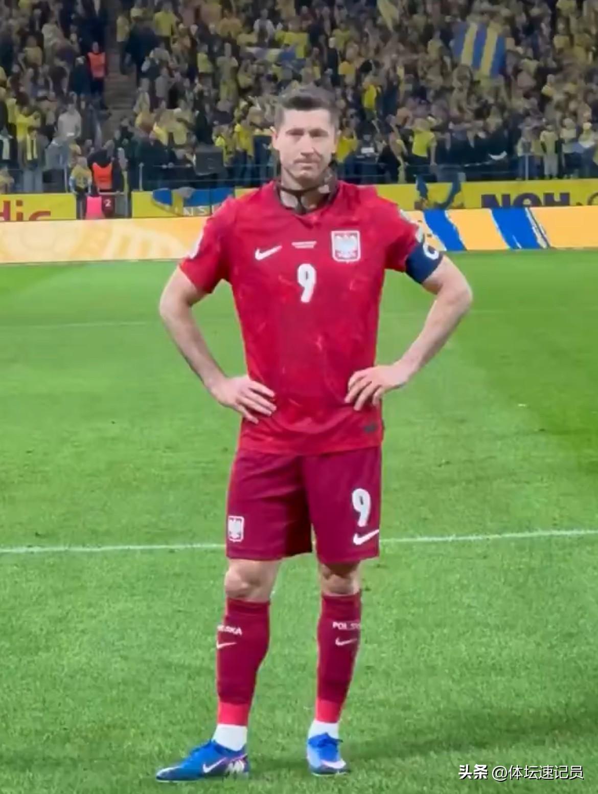 美加墨世界杯的赛场上，我们再也看不到莱万的身影了。

莱万多夫斯基将不会代表波兰