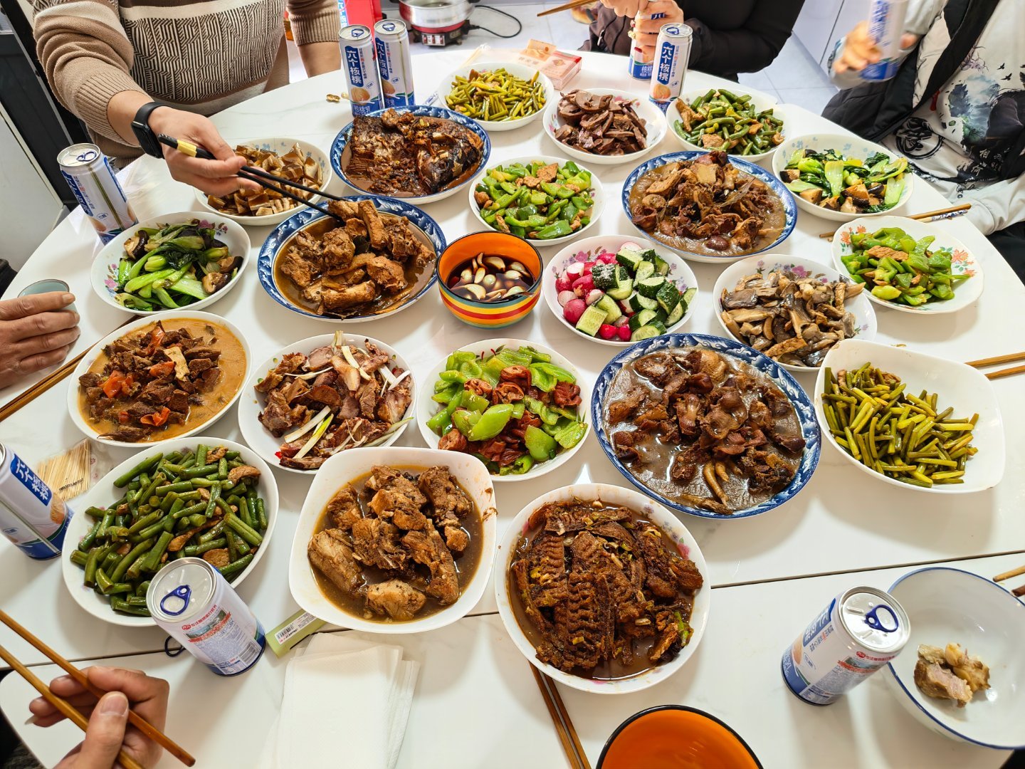 吃完这顿饭，这个年就结束了。大家准备返程复工了吗？