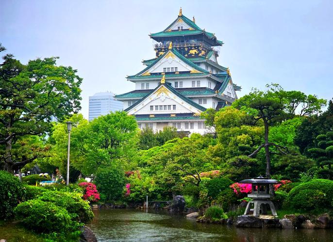 日本黑金难以清除，主要是“政官财”铁三角的系统性绑定在作祟。二战后，美国为自身利