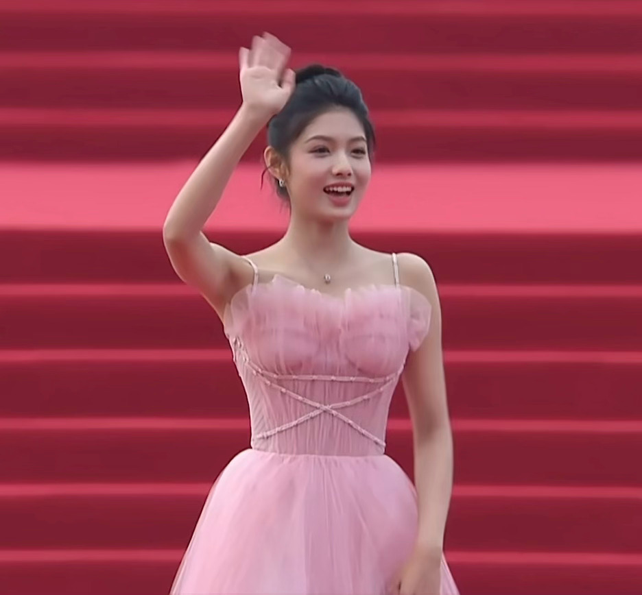 直播生图，艾米宝宝出场自带高清质感的美貌[抓狂]艾米出场自带高清质感的美貌 ​​