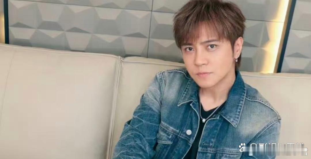 罗志祥方否认猝死传闻经纪人4月14日回应：“他早上去打球了。” 