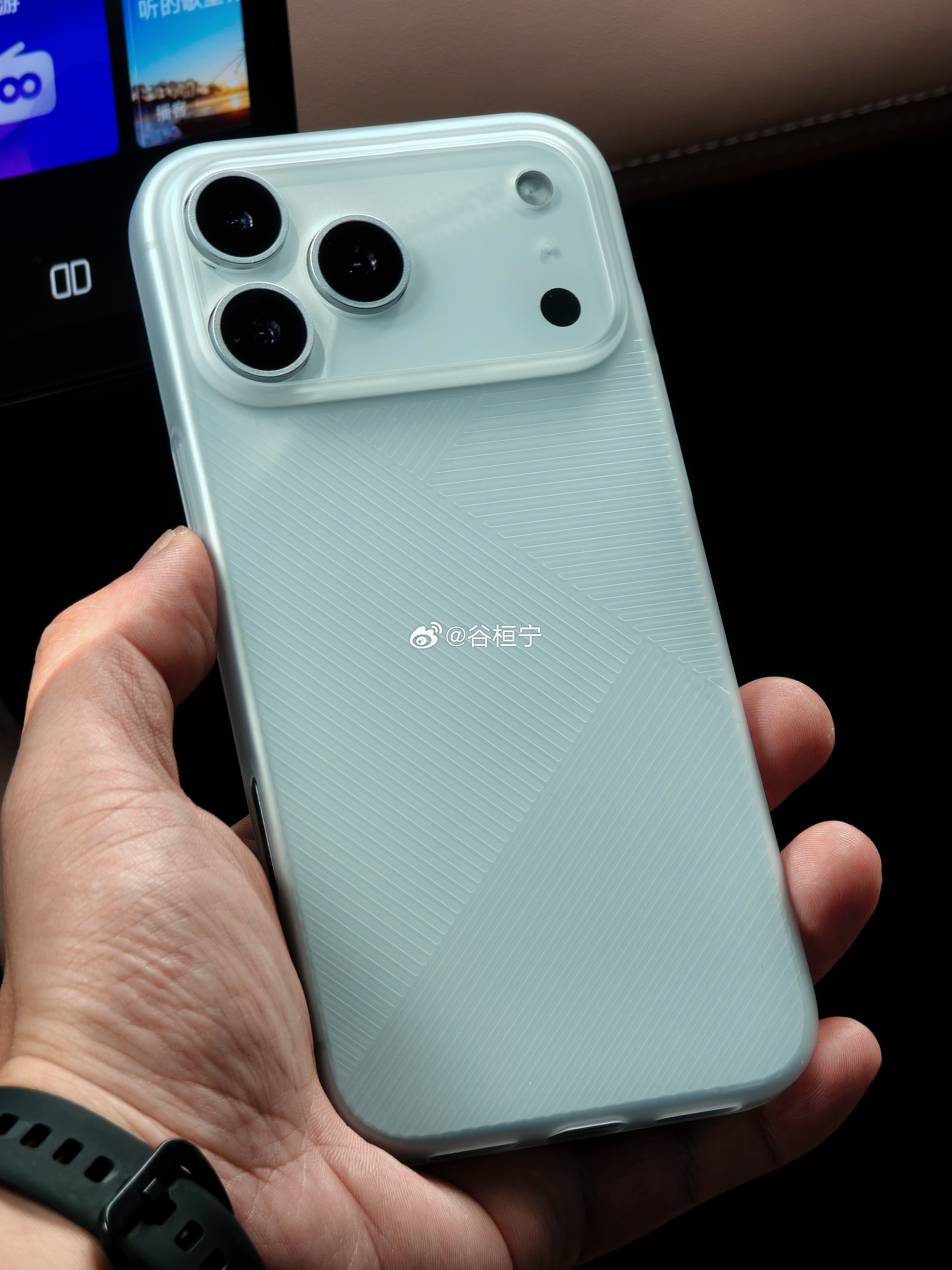 iPhone17Promax没有白色，意难平啊[笑cry] ​​​
