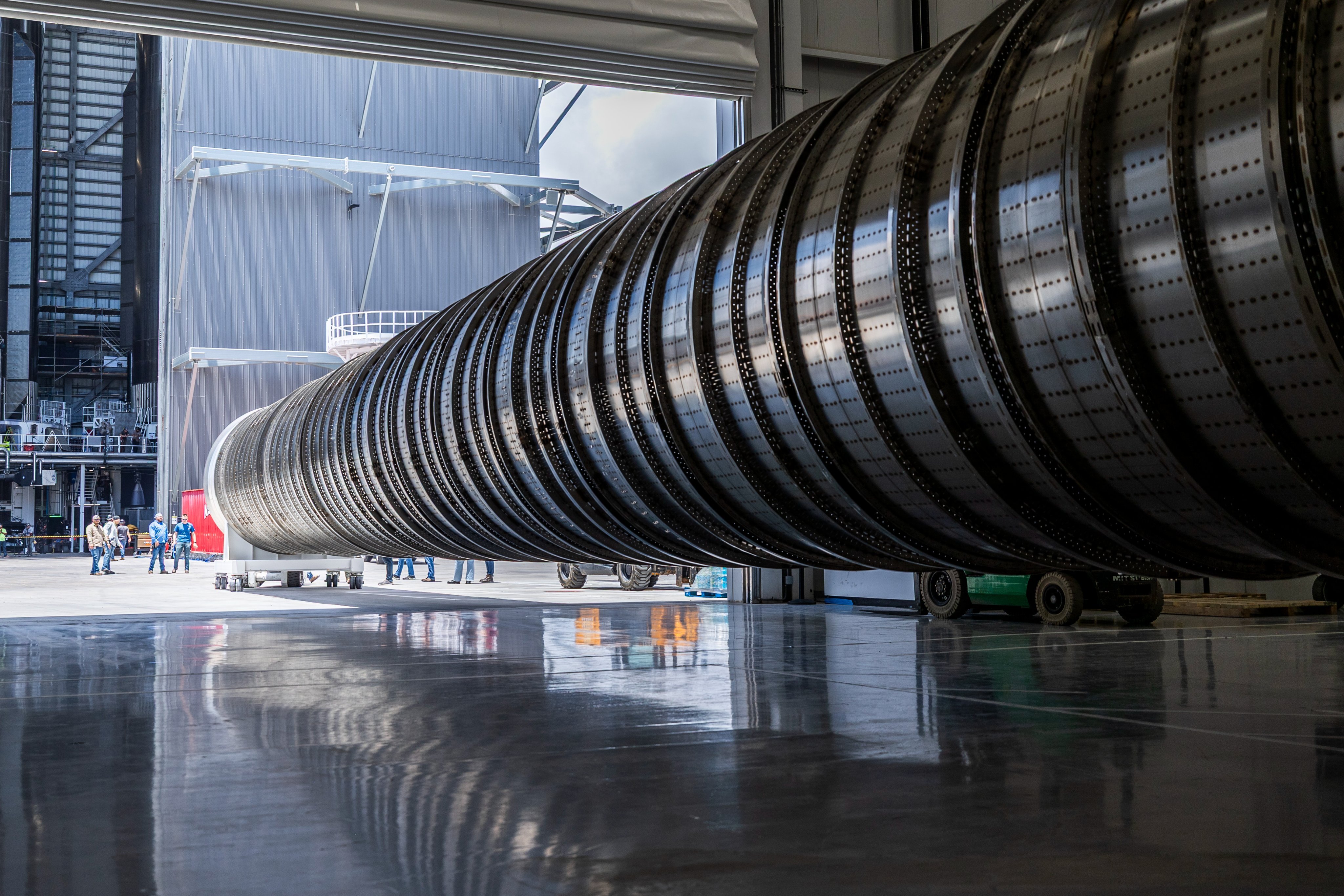 SpaceX新设计的超重型火箭燃料输送管 ​​​
