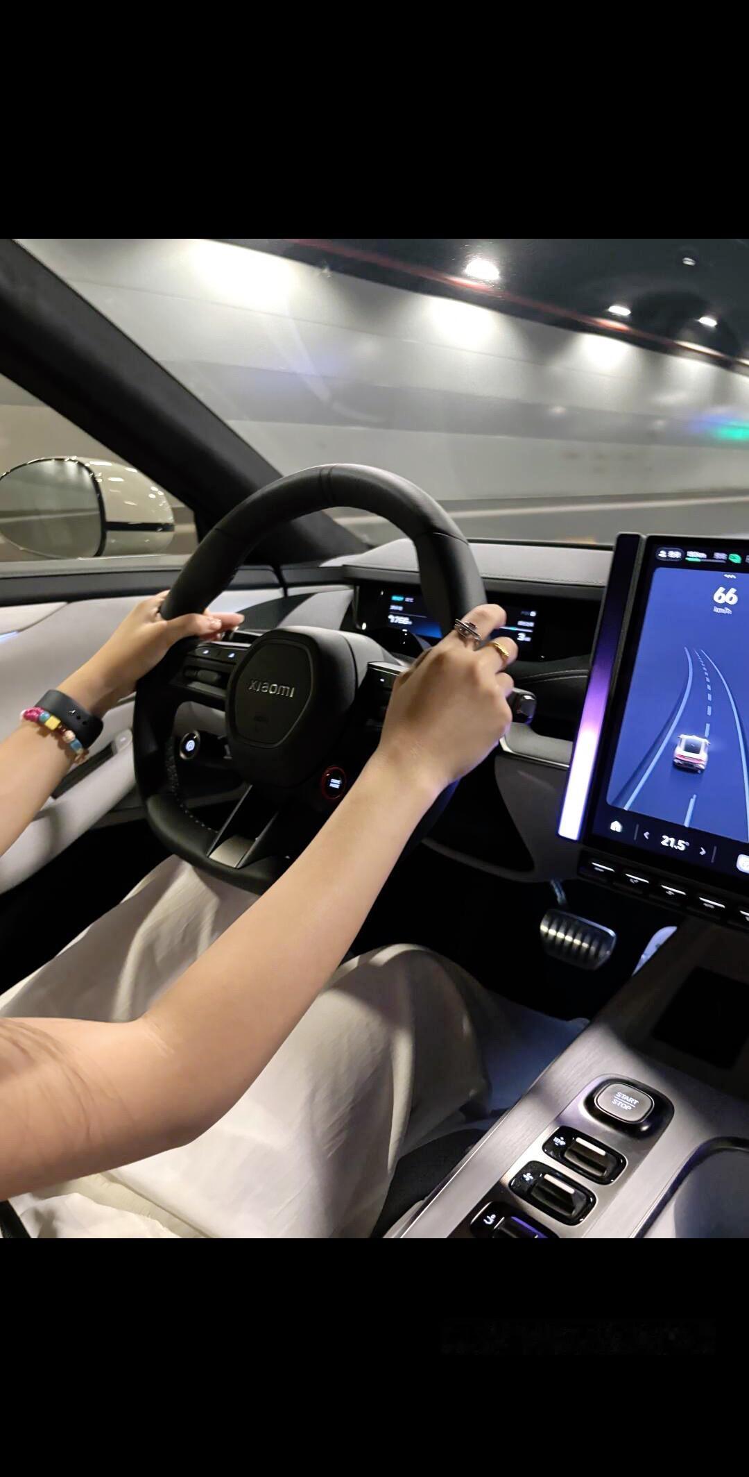 330就能租车真的有面子小米su7 科技感爆棚 哈啰租车 租车