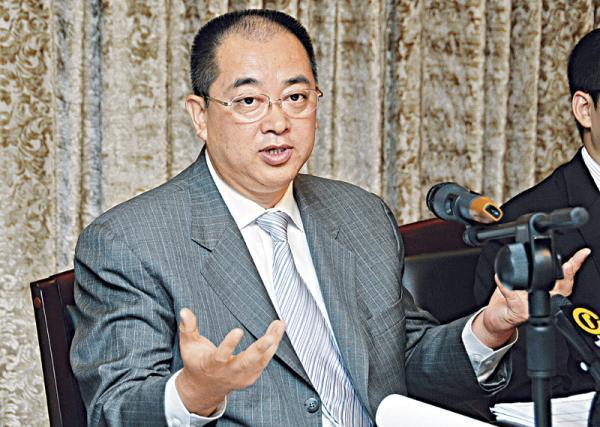 许家印为什么那么重用夏海钧呢？因为如果没有夏海钧，或许恒大早在2008年就可能破