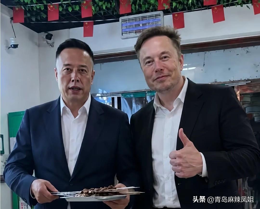 撞脸马斯克！饭店老板因长相走红，网友直呼太像了。
陕西一位餐馆老板，因为长相酷似