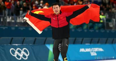 历史级大战！前四均破纪录，宁忠岩一骑绝尘，拿下中国速滑男子1500米冬奥首金！