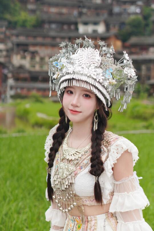 苗族女孩 | 你好 下蛊🕸️