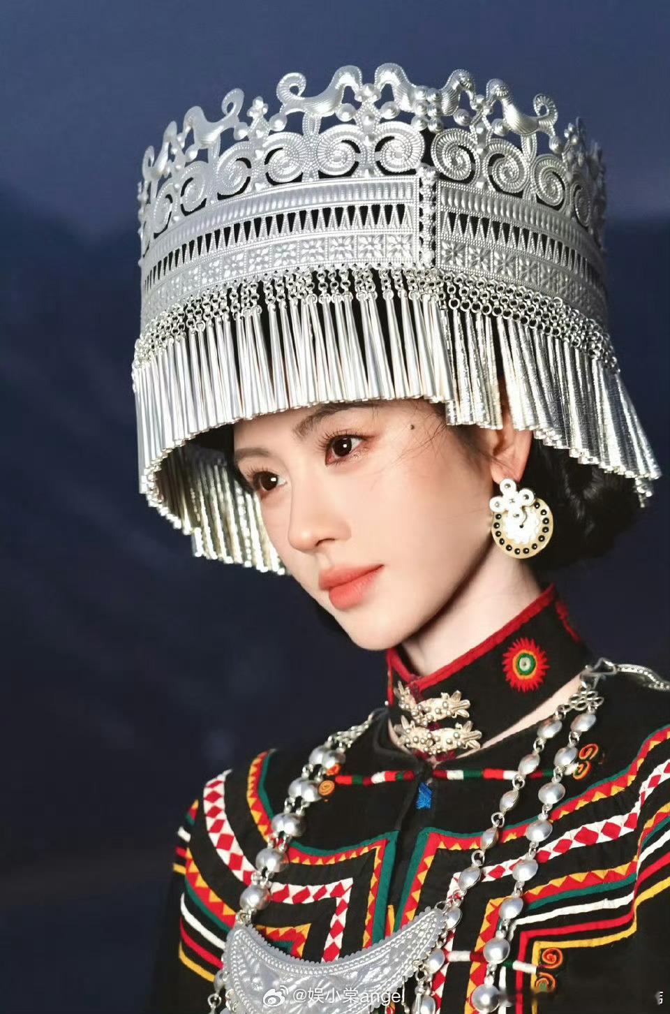 内娱顶级女明星出圈造型来了杨紫蝴蝶泡泡秀造型Angelababy白天鹅🦢造型杨