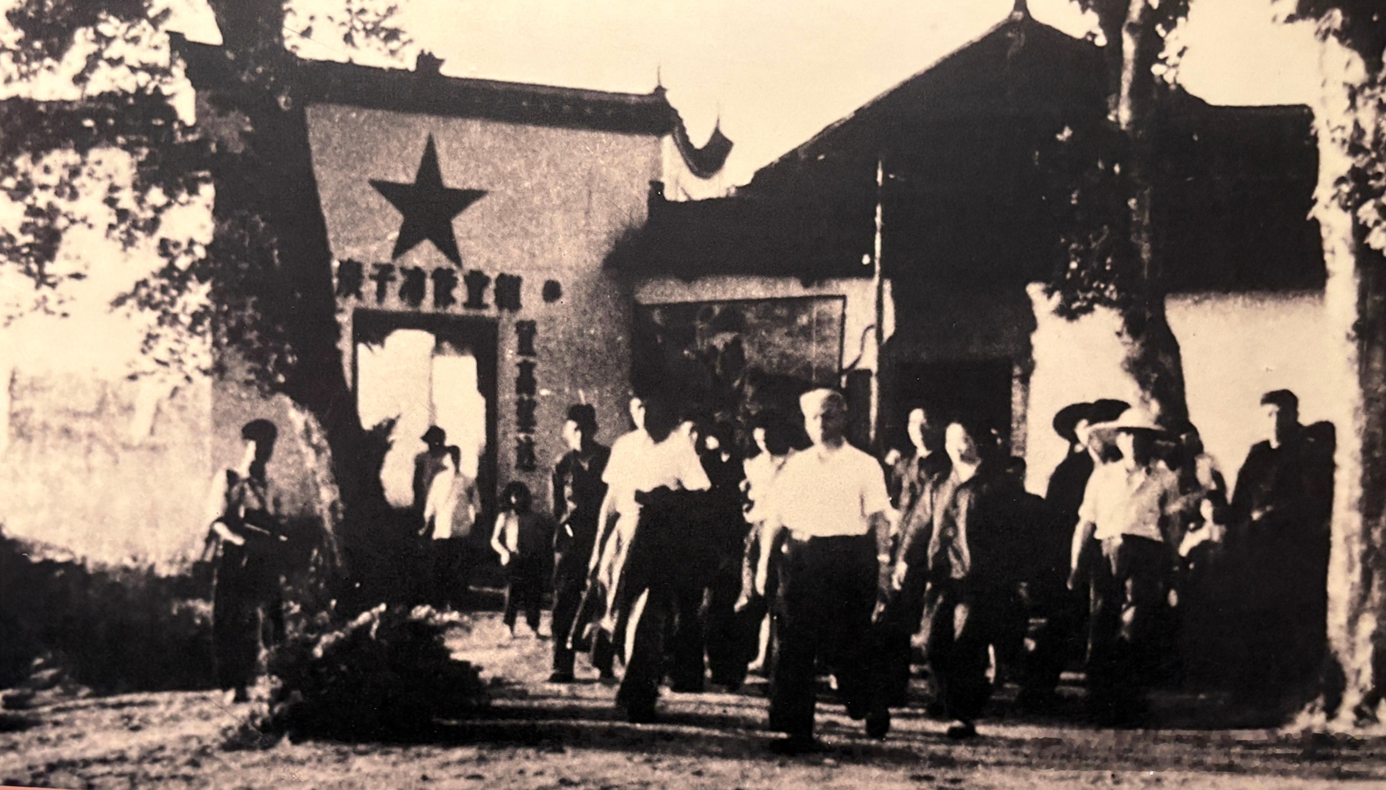 1961年5月刘少奇视察宁乡县花明楼炭子冲大队公共食堂后，指出：食堂没有优越性，
