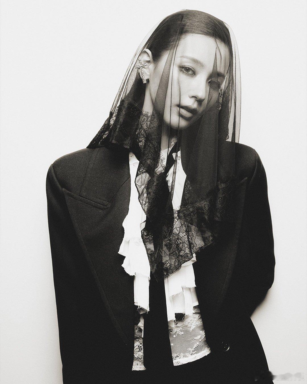 -dle成员Miyeon 与Colde合作的新单曲《Reno》惊艳亮相。10月2